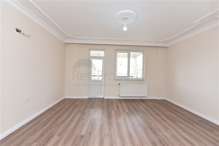 منزل عائلي - دوبلكس 5 غرف وصالة - في مركز الانيا 