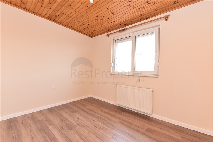 منزل عائلي - دوبلكس 5 غرف وصالة - في مركز الانيا 