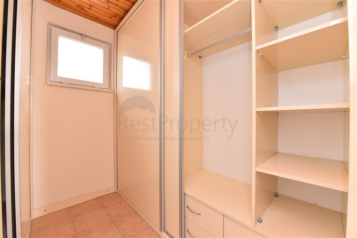 منزل عائلي - دوبلكس 5 غرف وصالة - في مركز الانيا 