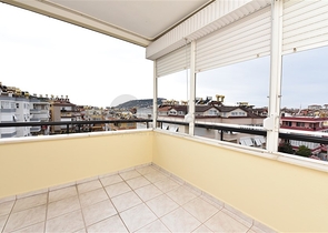 منزل عائلي - دوبلكس 5 غرف وصالة - في مركز الانيا 