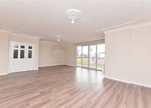 منزل عائلي - دوبلكس 5 غرف وصالة - في مركز الانيا 