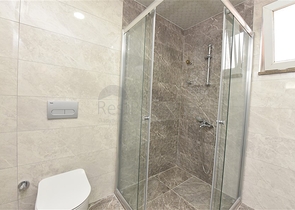 منزل عائلي - دوبلكس 5 غرف وصالة - في مركز الانيا 