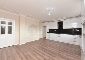 منزل عائلي - دوبلكس 5 غرف وصالة - في مركز الانيا 