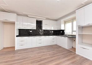 منزل عائلي - دوبلكس 5 غرف وصالة - في مركز الانيا 