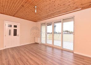 منزل عائلي - دوبلكس 5 غرف وصالة - في مركز الانيا 