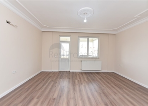 منزل عائلي - دوبلكس 5 غرف وصالة - في مركز الانيا 