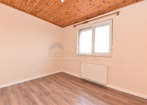 منزل عائلي - دوبلكس 5 غرف وصالة - في مركز الانيا 