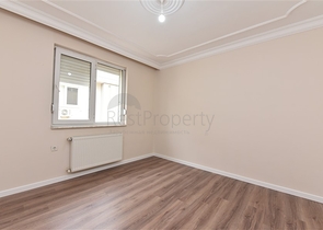 منزل عائلي - دوبلكس 5 غرف وصالة - في مركز الانيا 