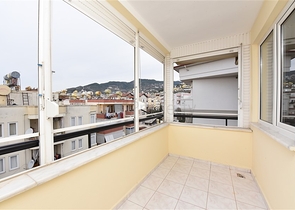 منزل عائلي - دوبلكس 5 غرف وصالة - في مركز الانيا 