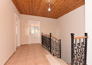 منزل عائلي - دوبلكس 5 غرف وصالة - في مركز الانيا 