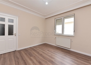 منزل عائلي - دوبلكس 5 غرف وصالة - في مركز الانيا 