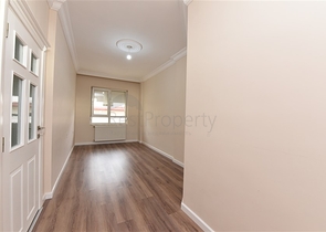 منزل عائلي - دوبلكس 5 غرف وصالة - في مركز الانيا 