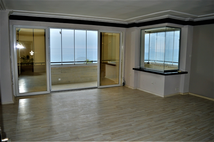 على البحر مباشرة - شقة غرفتين وصالة - في مهموتلار /الانيا 