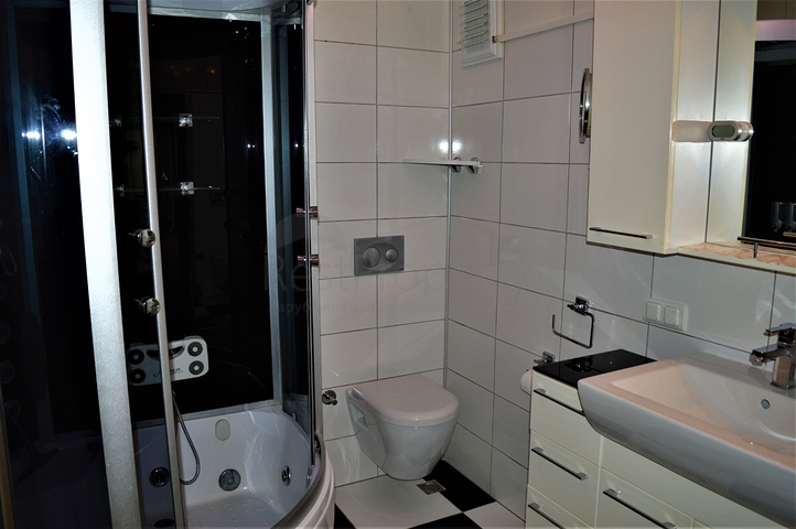 على البحر مباشرة - شقة غرفتين وصالة - في مهموتلار /الانيا 