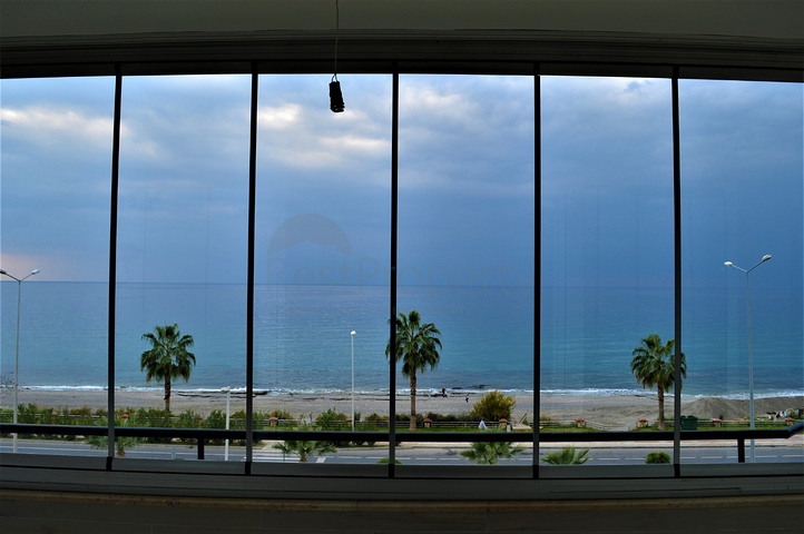 على البحر مباشرة - شقة غرفتين وصالة - في مهموتلار /الانيا 