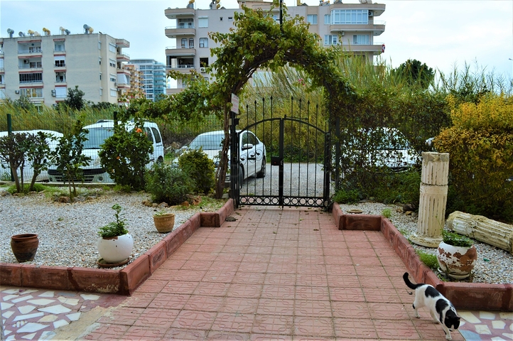 على البحر مباشرة - شقة غرفتين وصالة - في مهموتلار /الانيا 