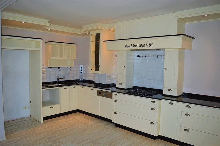 على البحر مباشرة - شقة غرفتين وصالة - في مهموتلار /الانيا 