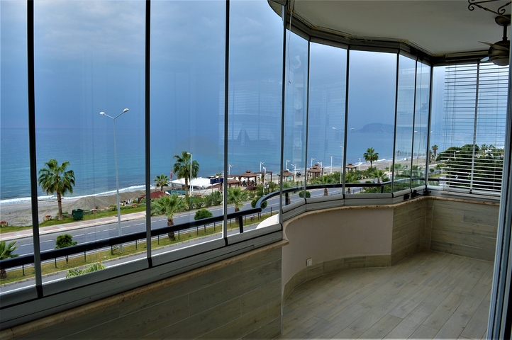 على البحر مباشرة - شقة غرفتين وصالة - في مهموتلار /الانيا 