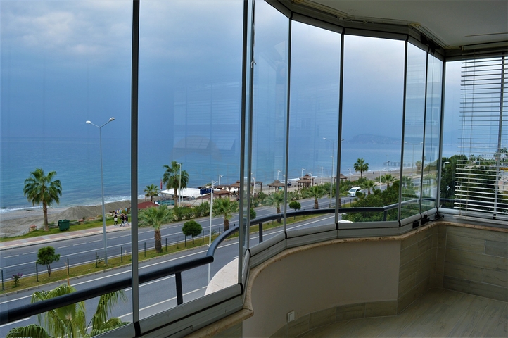 على البحر مباشرة - شقة غرفتين وصالة - في مهموتلار /الانيا 