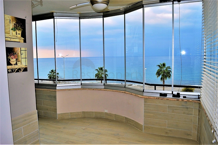 على البحر مباشرة - شقة غرفتين وصالة - في مهموتلار /الانيا 