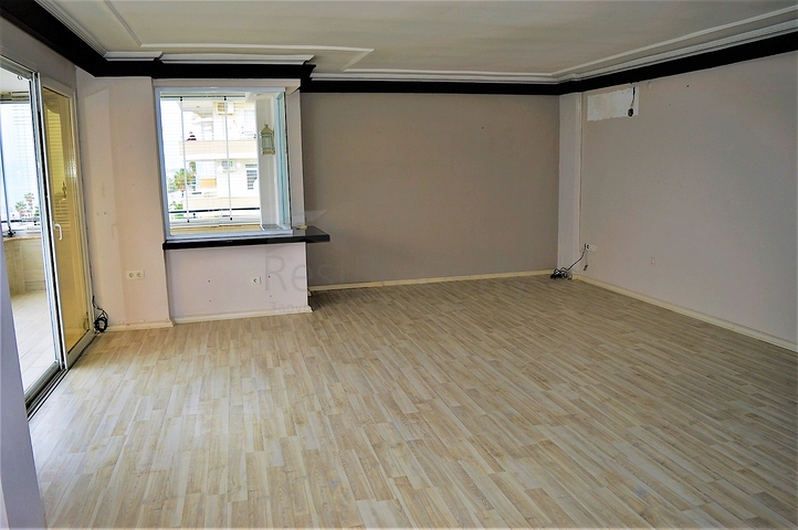 على البحر مباشرة - شقة غرفتين وصالة - في مهموتلار /الانيا 