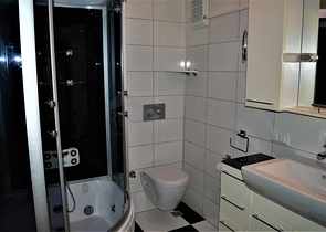 على البحر مباشرة - شقة غرفتين وصالة - في مهموتلار /الانيا 