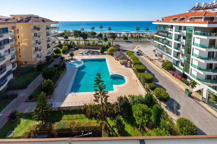 اطلالة مباشرة على البحر - منزل فاخر - دوبلكس تصميم 4 غرف وصالة - في كاستل / الانيا 