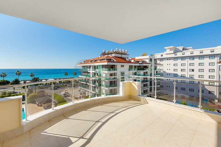 اطلالة مباشرة على البحر - منزل فاخر - دوبلكس تصميم 4 غرف وصالة - في كاستل / الانيا 