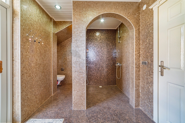 اطلالة مباشرة على البحر - منزل فاخر - دوبلكس تصميم 4 غرف وصالة - في كاستل / الانيا 