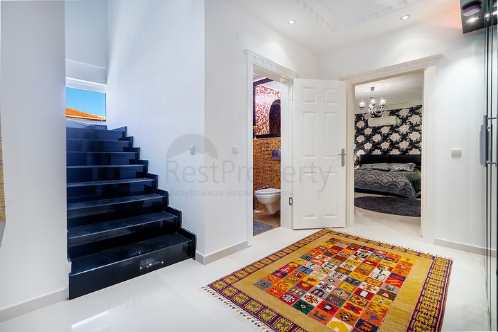 اطلالة مباشرة على البحر - منزل فاخر - دوبلكس تصميم 4 غرف وصالة - في كاستل / الانيا 