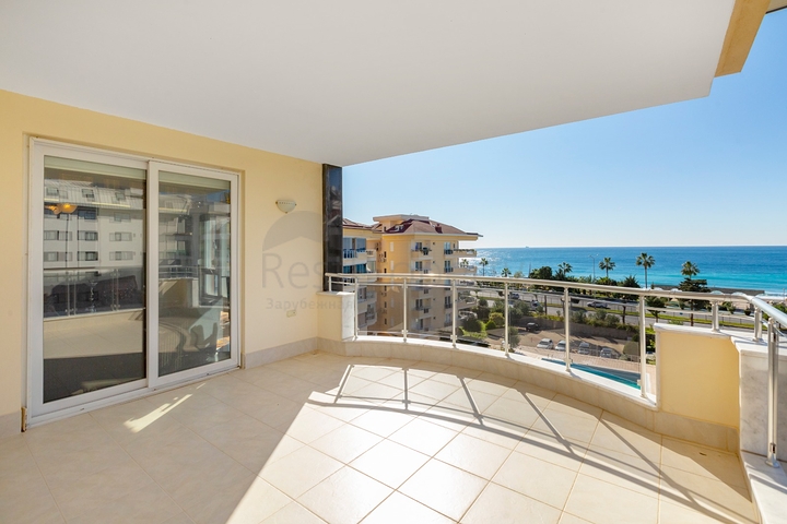 اطلالة مباشرة على البحر - منزل فاخر - دوبلكس تصميم 4 غرف وصالة - في كاستل / الانيا 