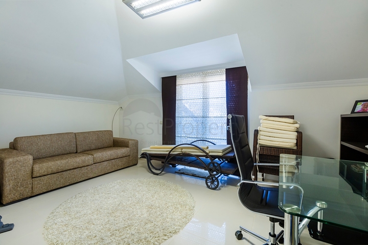 اطلالة مباشرة على البحر - منزل فاخر - دوبلكس تصميم 4 غرف وصالة - في كاستل / الانيا 