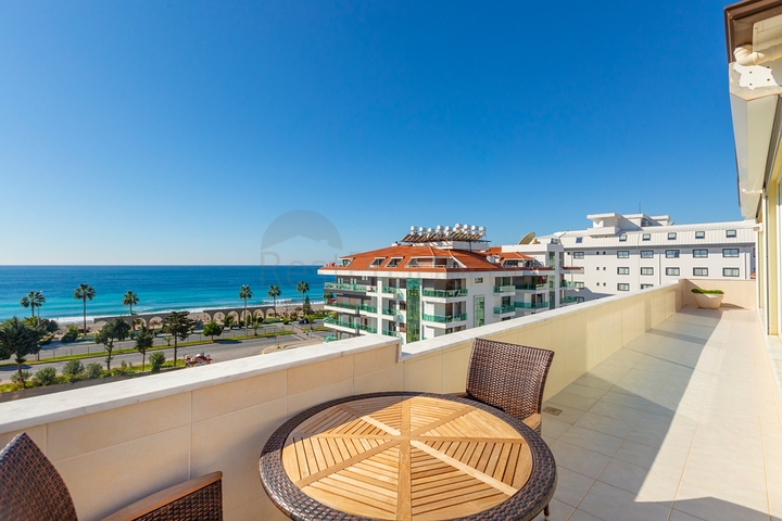 اطلالة مباشرة على البحر - منزل فاخر - دوبلكس تصميم 4 غرف وصالة - في كاستل / الانيا 