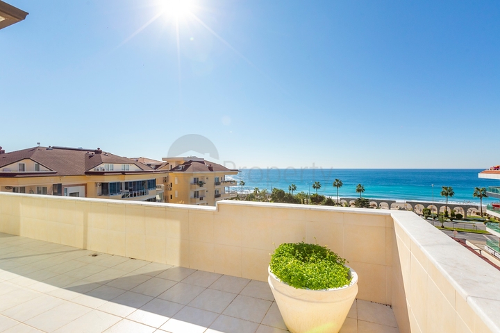 اطلالة مباشرة على البحر - منزل فاخر - دوبلكس تصميم 4 غرف وصالة - في كاستل / الانيا 