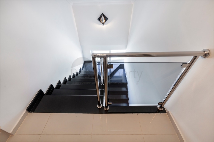 اطلالة مباشرة على البحر - منزل فاخر - دوبلكس تصميم 4 غرف وصالة - في كاستل / الانيا 