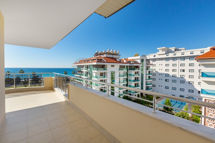 اطلالة مباشرة على البحر - منزل فاخر - دوبلكس تصميم 4 غرف وصالة - في كاستل / الانيا 