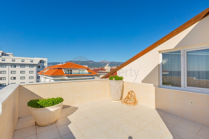 اطلالة مباشرة على البحر - منزل فاخر - دوبلكس تصميم 4 غرف وصالة - في كاستل / الانيا 