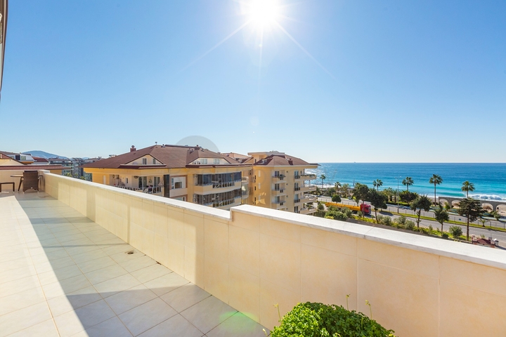 اطلالة مباشرة على البحر - منزل فاخر - دوبلكس تصميم 4 غرف وصالة - في كاستل / الانيا 