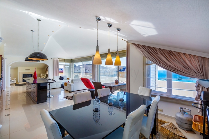 اطلالة مباشرة على البحر - منزل فاخر - دوبلكس تصميم 4 غرف وصالة - في كاستل / الانيا 