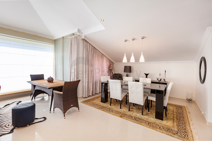 اطلالة مباشرة على البحر - منزل فاخر - دوبلكس تصميم 4 غرف وصالة - في كاستل / الانيا 