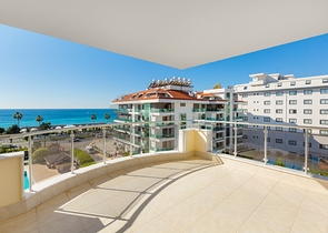 اطلالة مباشرة على البحر - منزل فاخر - دوبلكس تصميم 4 غرف وصالة - في كاستل / الانيا 