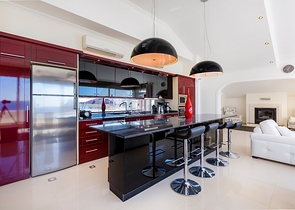 اطلالة مباشرة على البحر - منزل فاخر - دوبلكس تصميم 4 غرف وصالة - في كاستل / الانيا 