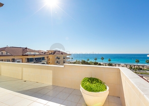 اطلالة مباشرة على البحر - منزل فاخر - دوبلكس تصميم 4 غرف وصالة - في كاستل / الانيا 