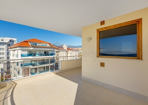 اطلالة مباشرة على البحر - منزل فاخر - دوبلكس تصميم 4 غرف وصالة - في كاستل / الانيا 