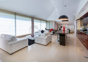 اطلالة مباشرة على البحر - منزل فاخر - دوبلكس تصميم 4 غرف وصالة - في كاستل / الانيا 