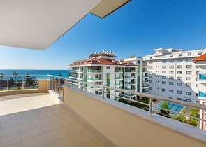 اطلالة مباشرة على البحر - منزل فاخر - دوبلكس تصميم 4 غرف وصالة - في كاستل / الانيا 