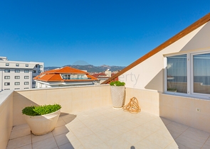 اطلالة مباشرة على البحر - منزل فاخر - دوبلكس تصميم 4 غرف وصالة - في كاستل / الانيا 