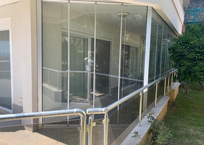 شقة 2 غرفة وصالة - ضمن مجمع باطلالة ساحرة على البحر - في كوناكليه / الانيا 