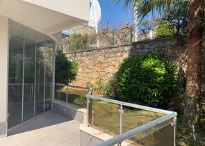 شقة 2 غرفة وصالة - ضمن مجمع باطلالة ساحرة على البحر - في كوناكليه / الانيا 