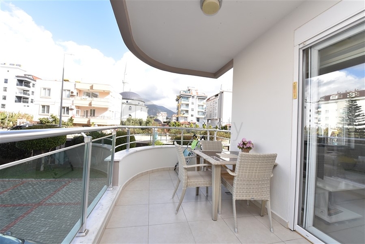 ضمن اول صف على البحر - شقة غرفة وصالة -مجمع حديث - في كاستل / الانيا 